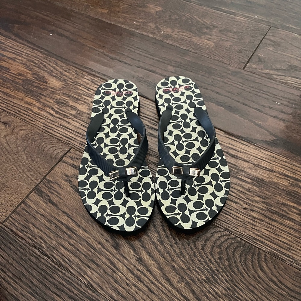 Girls coach flip flops